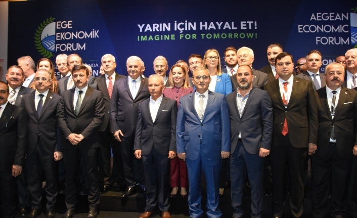 AK Parti İzmir Milletvekili Binali Yıldırım: “Değişimin karşısında durursak yok olur gideriz”