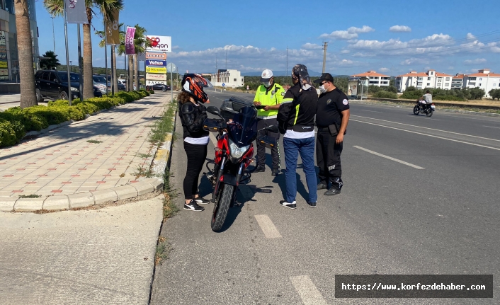 Ayvalık’ta “kasksız ve tescilsiz” motosiklet kullanan sürücülere yönelik uygulama başlatıldı
