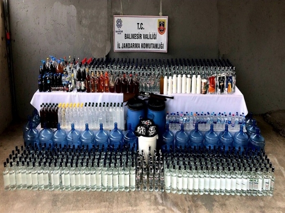 Yılbaşı gecesini zehir edeceklerdi. Jandarma kaçak içkiye göz açtırmıyor
