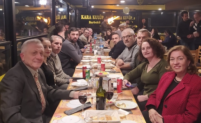 Bu kez hastanede değil, emekli olan Doktor Coşkun Ertürk'le gecede bir araya geldiler