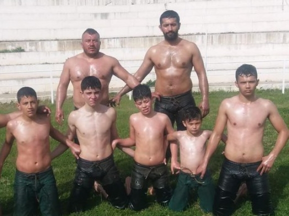 Burhaniye Halk Eğitim Merkezi  Sübeylidere'de güreş kursu açtı