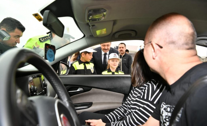 Vali Şıldak, dün akşam Edremit'te bu sabah ise Balıkesir'de sürücüleri uyardı: "Bayramın tadı kaçmasın"