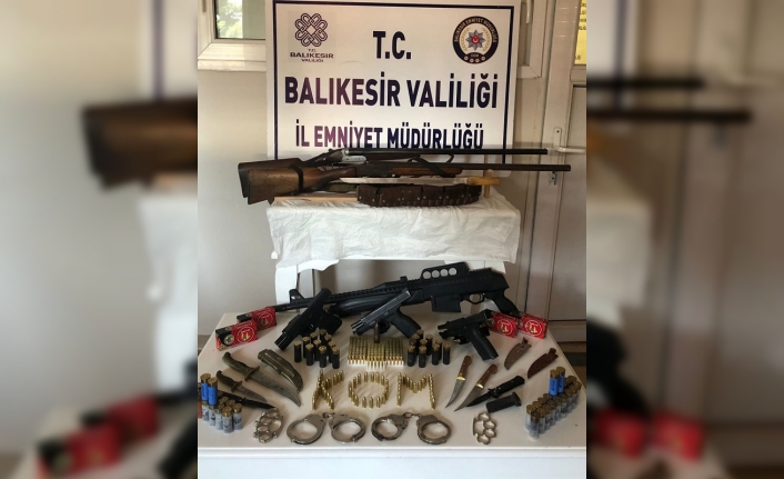 Balıkesir'de KOM körfez ilçeleri ağırlıklı suç örgütlerine 'müsilaj' operasyonu düzenledi