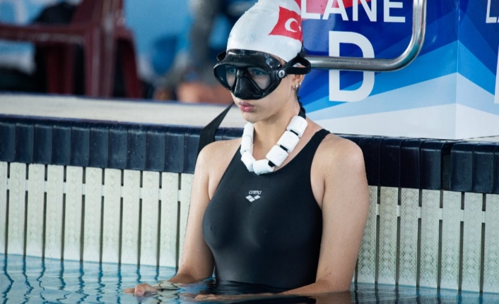 14 yaşındaki milli yüzücü gümüş ve bronz madalya alarak yurda döndü  