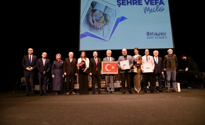 Balıkesir Kent Konseyi tarafından düzenlenen "Şehre Vefa Konseri" büyük ilgi gördü