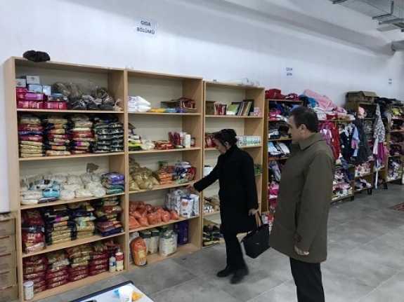 Burhaniye’ de Kaymakam Memiş, Sosyal Markette inceleme de bulundu