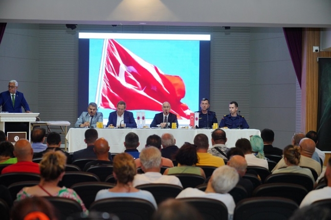 Kaymakam Yaman, Başkan Ergin sezon öncesi Ayvalık esnafı ile bir araya geldiler