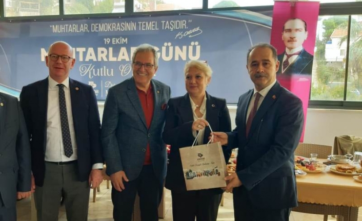 Bandırma'da Başkan Dursun Mirza, kahvaltıda muhtarlar ile bir araya geldi