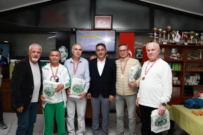 Burhaniye'de 29 Ekim Cumhuriyet Kupası Briç turnuvası heyecan içinde geçti