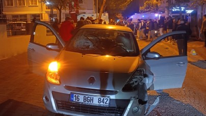 Balıkesir'de otomobiller çarpıştı: 3 yaralı
