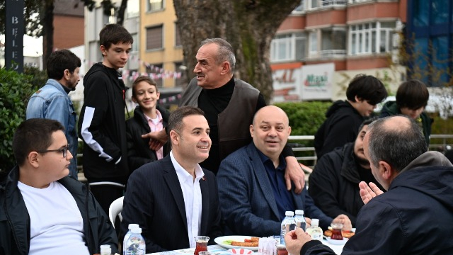 Ahmet Akın Ramazan Bayramı coşkusunu hemşehrileriyle paylaştı