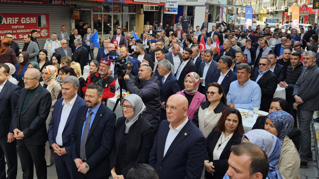 AK Parti Balıkesir Teşkilatı bayramlaşma programında buluştu