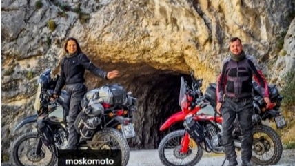 DÜNYAYI MOTORSİKLET İLE GEZEN ÇİFT EDREMİT'TE