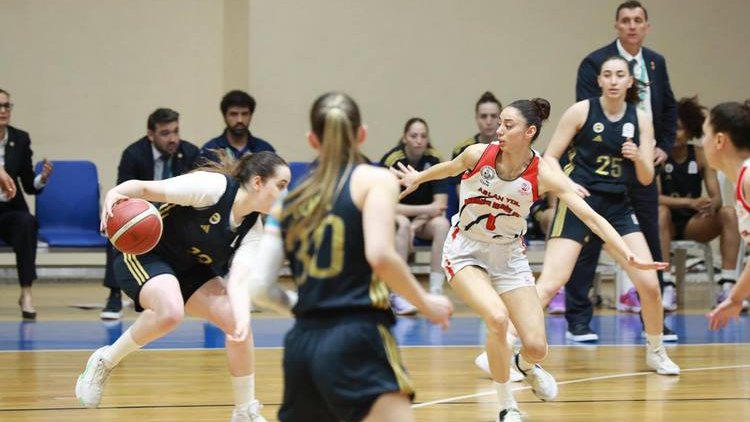Körfezin İncileri Çeyrek Finalde Veda Etti