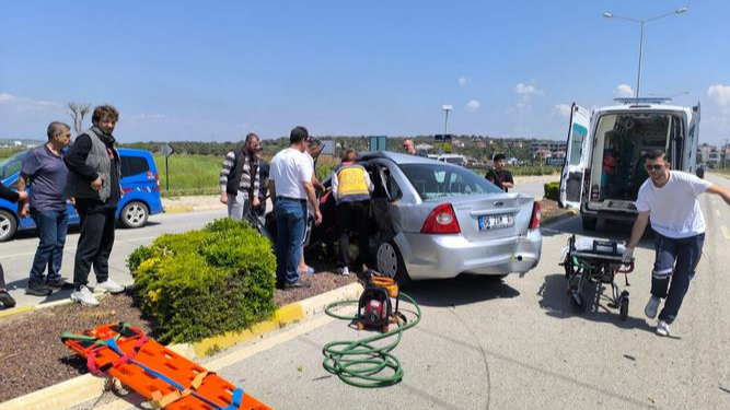 Ayvalık’ta trafik kazası ucuz atlatıldı