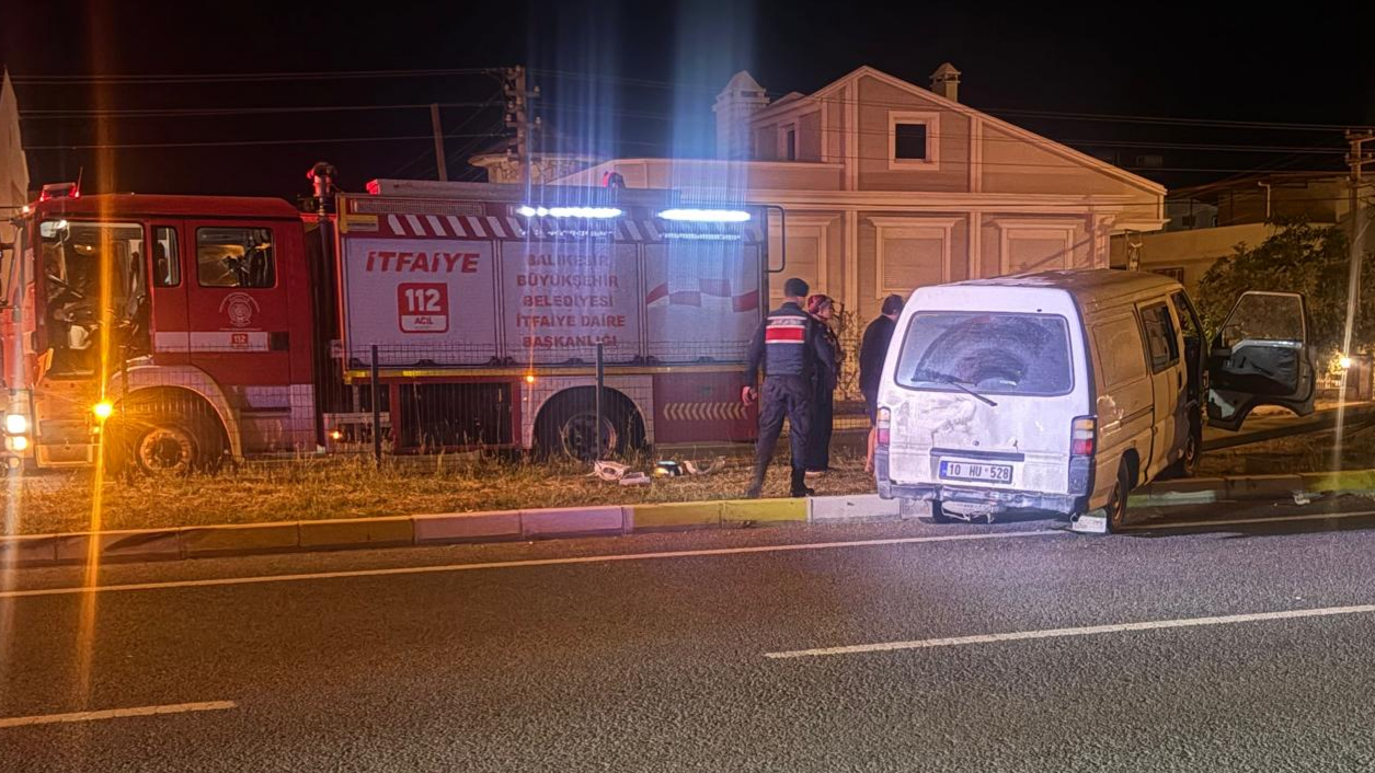 Edremit’te Orta Refüje Çıktı, Araçta Sıkıştı