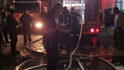 Ayvalık’ta Bir Gözlük Fabrikası Cayır Cayır Yandı