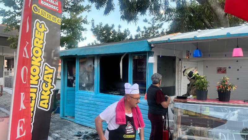 Kokoreççide korkutan yangın