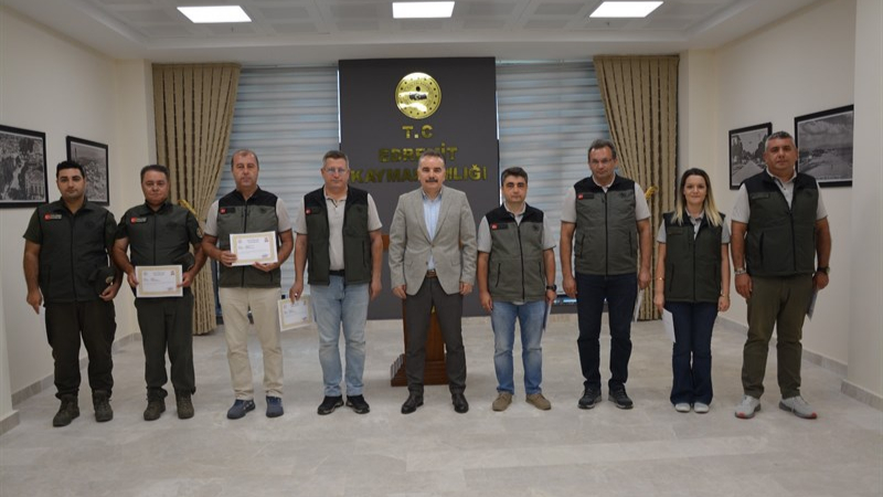 Edremit orman kahramanlarına başarı belgesi