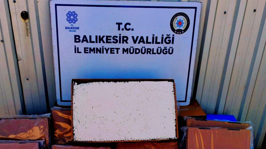 Gönen'de 75 bin 700 adet dolu makaron ele geçirildi