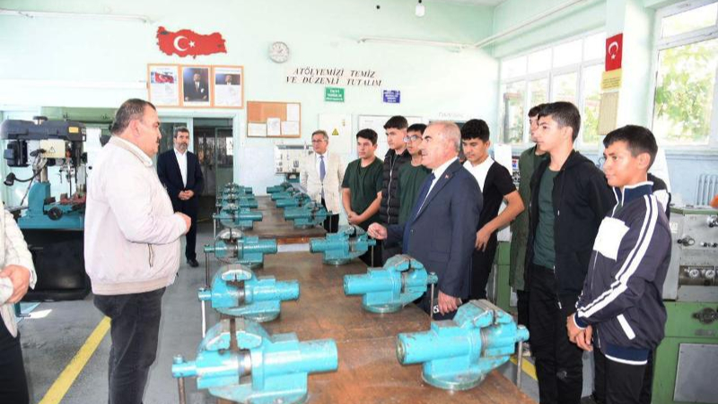 Demir'den, eğitimde Dursunbey programı