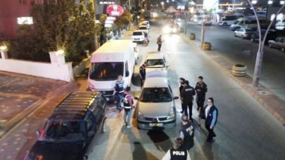 Edremit’te polis geceyi şok uygulamalarla aydınlattı