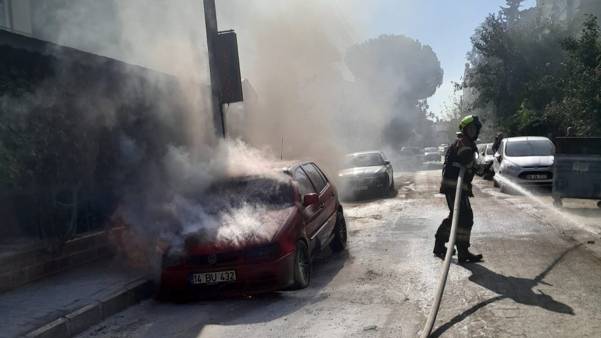 Edremit'te korkutan araç yangını
