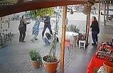 Öfkeli baba, kızlarını dövmekle suçladığı kız öğrencileri böyle kovaladı