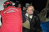 Köprüden dereye düşen yaşlı adamı itfaiye kurtardı