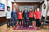 Şampiyonlar makama çıktı