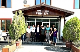 Edremit Kaymakamı Turgay Ünsal, Bayram Kaya  Körfez Cemevi’ni ziyaret etti.
