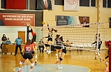 Voleybolda Ayvalık kazandı