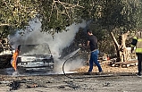 Balıkesir itfaiyesi her yere koşuyor. Küçükkuyu'da park halinde alev alan aracı söndürdü