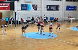 Ayvalıkgücü voleybolda dolu dizgin gidiyor