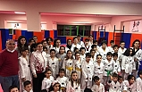Burhaniye de tekvandocu gençlere kuşak sınavı
