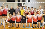 Voleybolda Ayvalıkgücü lige damgasını vurdu