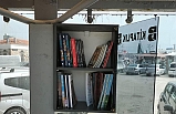 Büyükşehir durakları kütüphaneye dönüştürüyor