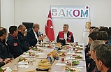 Canbey, sahur programında itfaiyecilerle bir araya geldi.