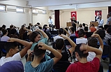 Havran'da protokol üyeleri öğrencilerle bir araya geldi