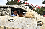 Şıldak, renkli kişiliği ile dikkat çekerken halkın gönlünde taht kuruyor