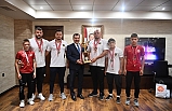 Başpehlivan Dağdeviren rakiplerine meydan okudu