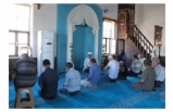 Burhaniye de altından yol geçen 278 yıllık cami ilgi odağı oldu