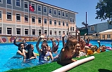 Havran'da çoçukların havuz keyfi