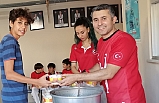 Ayvalıklı tekvandoculardan 11. kez geleneksel aşure hayrı