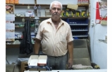 Burhaniye de hem bakkal hem de muhtarlık yapıyor