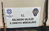 Polis araca baskın düzenledi