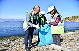 Çevreci minik eller Livatya Sahili’ni temizledi 