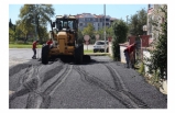 Edremit’te Yollar Sıcak Asfalta Kaplanıyor