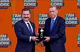 Yücel Yılmaz’a Genç Belediye Ödülü