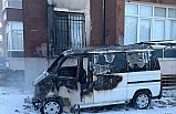 Edremit’te park halindeki minibüs yandı